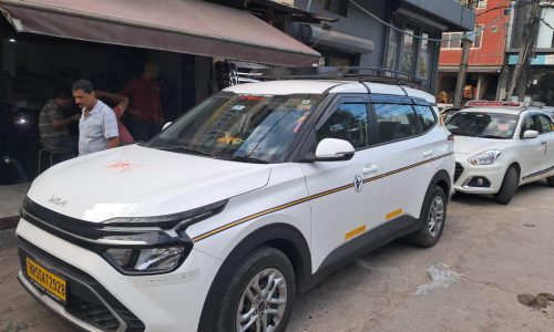 Kia Carens cab for family and group outstation travel